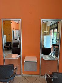 Doppi specchi da parrucchieri