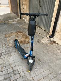 Monopattino elettrico aprilia tuareg