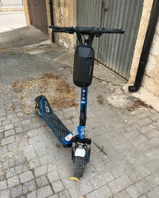Monopattino elettrico aprilia tuareg