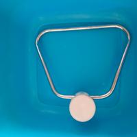 porta asciugamano ceramica bianco e acciaio