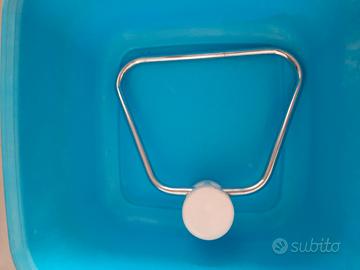 porta asciugamano ceramica bianco e acciaio