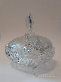 scatola in cristallo con coperchio intagliato