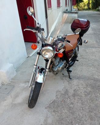 Moto Suzuki 250 tux classic