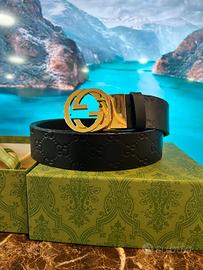 Cintura Gucci GG da uomo con fibbia dorata