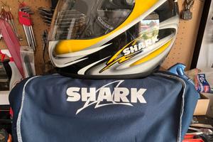Casco Shark