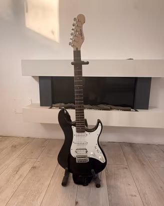 Chitarra elettrica YAMAHA eg 112c