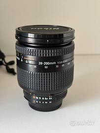 Obiettivo Nikon 28-200mm 1:3.5-5.6 D