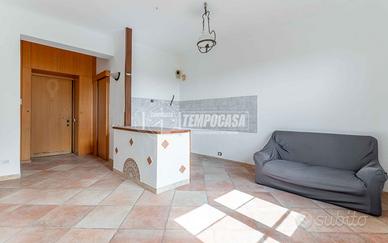 TRE LOCALI RISTRUTTURATO ALL'ULTIMO PIANO