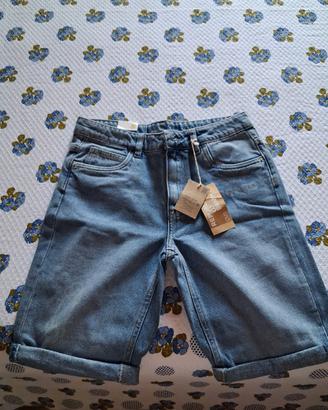 Pantaloni corti in jeans. 