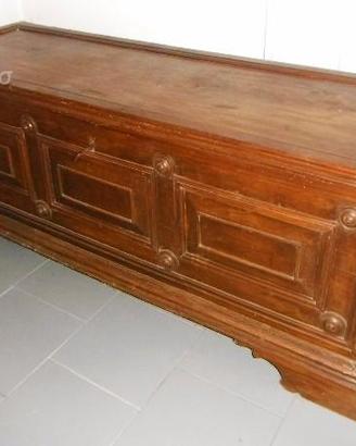 Cassapanca d'epoca 700/800 in noce decorata
