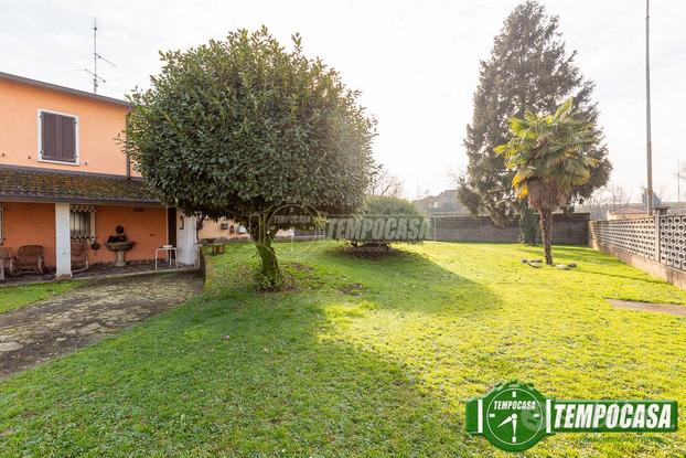 SPLENDIDA VILLA INDIPENDENTE LIBERA SU QUATTRO LAT