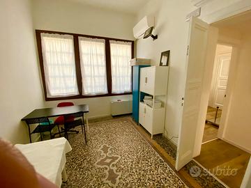 Stanza uso medico in studio con sala d'attesa