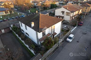 VILLA SINGOLA A TRIVOLZIO