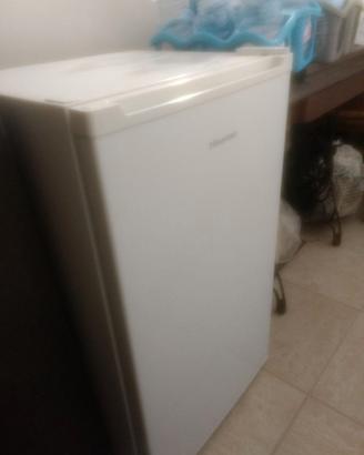 Frigorifero piccolo con freezer