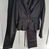 completo giacca avvitata e pantalone neri