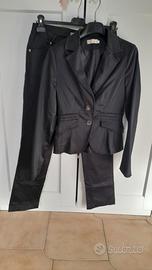completo giacca avvitata e pantalone neri