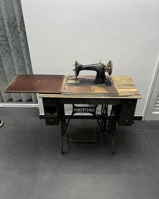 Macchina da cucire d'epoca Singer originale