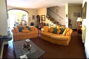 Villa di 220 m² con più di 5 locali e box auto a P