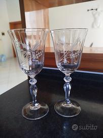  Coppia di calici da vino in cristallo intagliato 