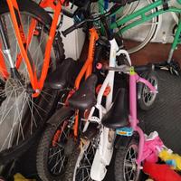 bicicletta bianca con pedali