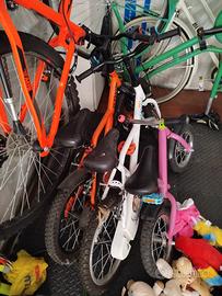 bicicletta bianca con pedali