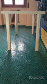 Tavolo in plastica da esterno