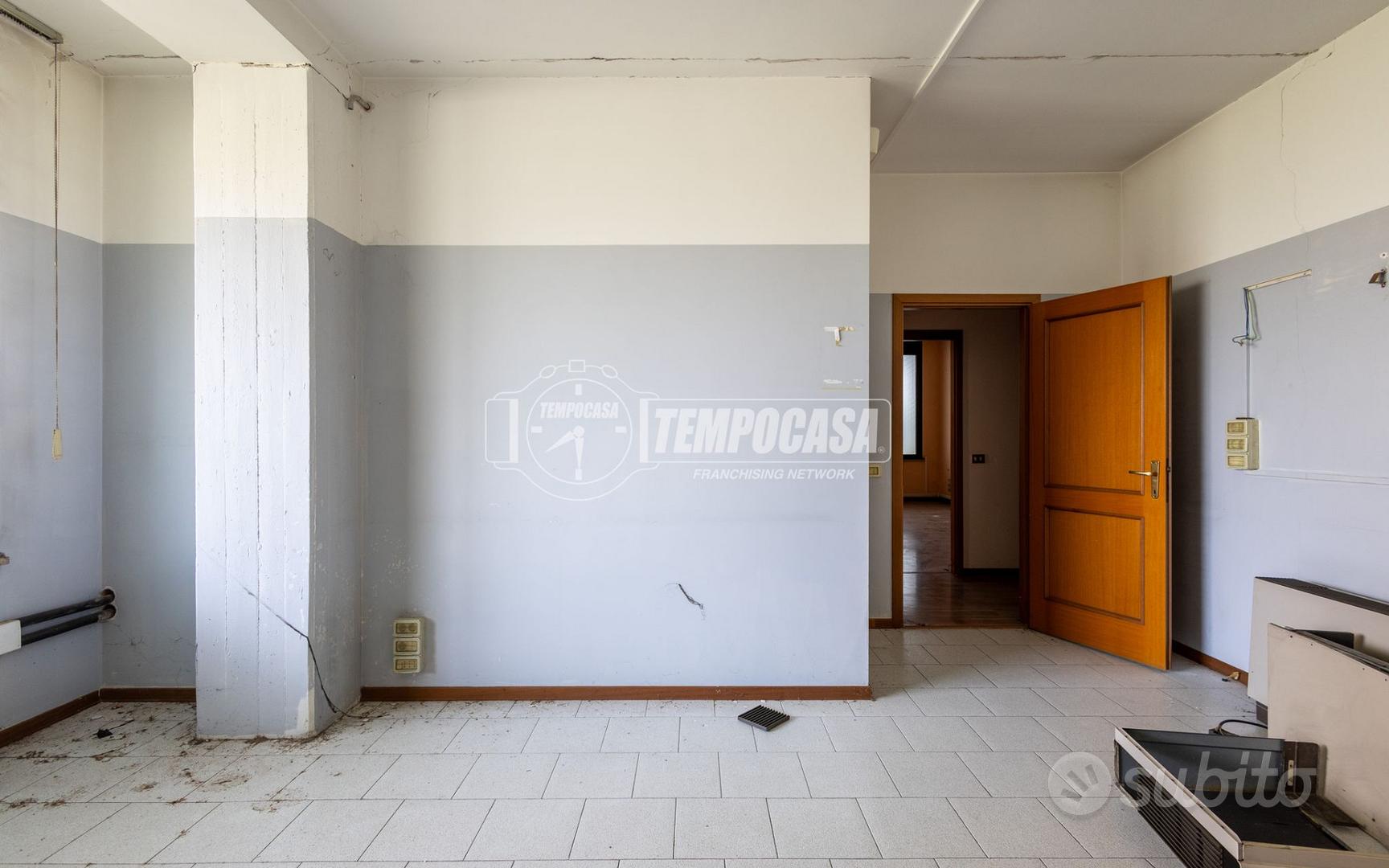 Vendita ufficio collegabile in Zona Carrozzone - Vista 6