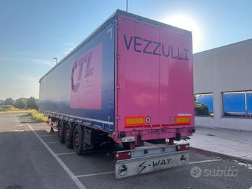 Semirimorchio  centinato  sterzante sollevatore