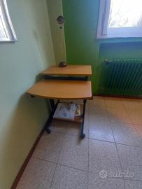 Scrivania porta PC/TV, regolabile, con ruote