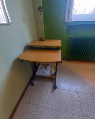 Scrivania porta PC/TV, regolabile, con ruote