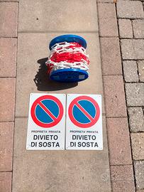 cartelli divieto di sosta e catena in plastica 
