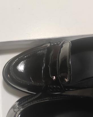 Scarpe nere lucide