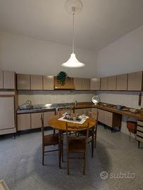 Ampio appartamento signorile con cortile