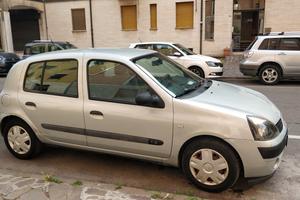 RENAULT Clio - 2003