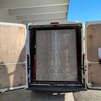 Rampa pieghevole per furgone Ducato