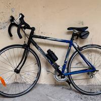 Bicicletta da corsa in alluminio