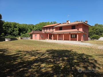 Villa singola con terreno edificabile