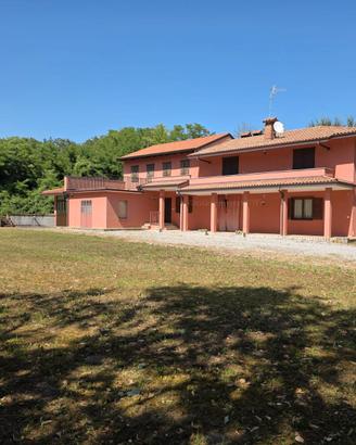 Villa singola con terreno edificabile