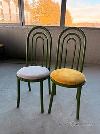 Sedie di ferro con seduta in velluto