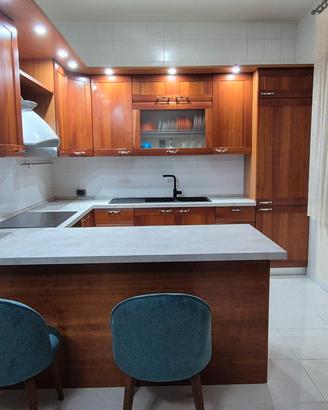 Cucina moderna in ciliegio massello