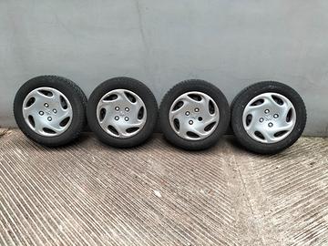 Treno completo ruote 175/65 R14 82T Pirelli Winter