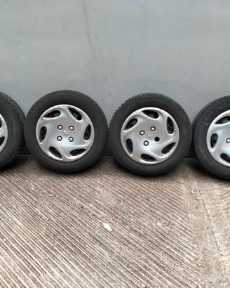 Treno completo ruote 175/65 R14 82T Pirelli Winter