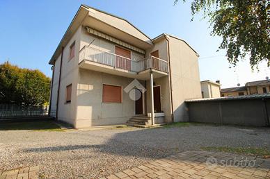 CASA SEMINDIPENDENTE A MEDA