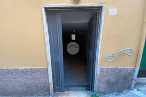 MAGAZZINO A GENOVA