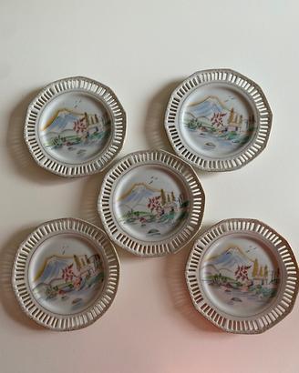 Elegante servizio di n.5 piatti dolce in ceramica