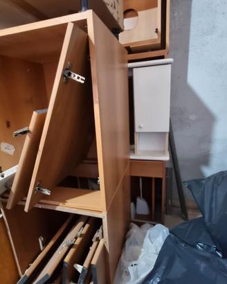 Pensili da tinello e specchio bagno