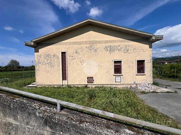CAPANNONE A MASSAROSA