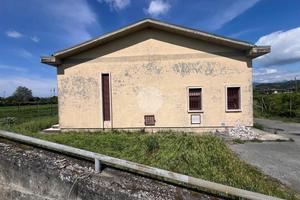 CAPANNONE A MASSAROSA