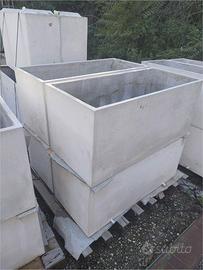 FIORIERE IN CEMENTO -- LEGGERMENTE INCRINATE