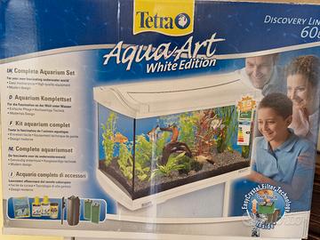 Acquario con mobiletto e accessori